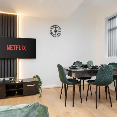 Sophisticated & Stylish Flat Near Manchester Airport - Sleeps 9-2