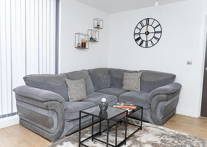 Stunning 2-Bed Retreat - Ao Arena & Victoria Stn